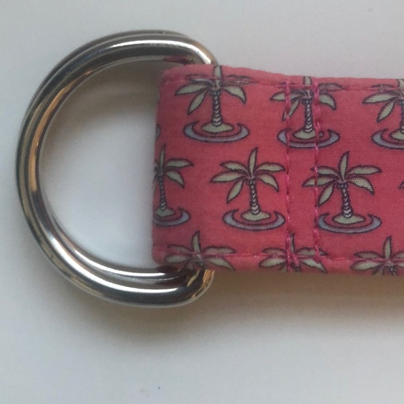 Woman’s Vineyard Vines Palm Tree belt size medium. - Picture 5 of 7